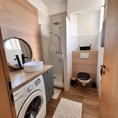 Fully Equipped 1-bedroom 4 People Free Parking Lejlighed *